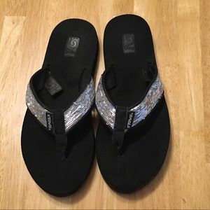 Teva sequined “mush” flip flops - black and silver